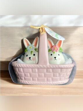 NEW Potter's Studio Ceramic Easter Bunny Salt and Pepper Shakers Basket Spring